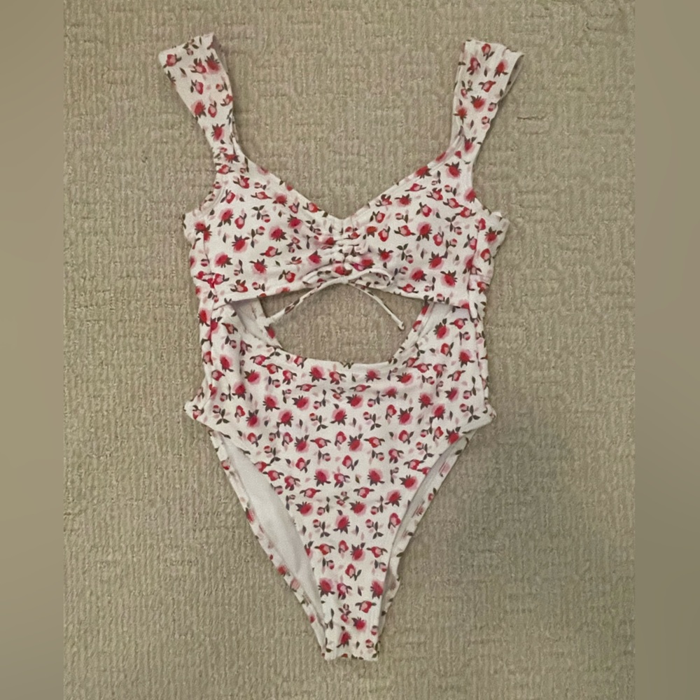 🏷️Cute Target Flower Bathing Suit